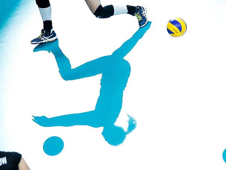 Eine Volleyballerin in Aktion. Foto: Laurent Dubrule/epa/dpa/Symbolbild