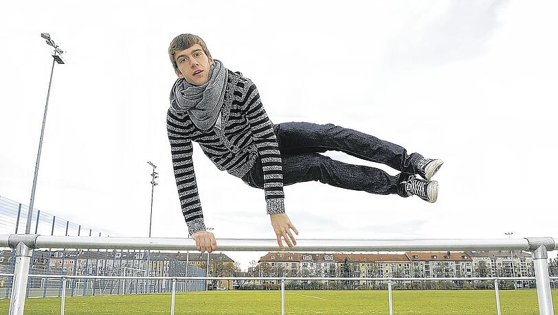Stefan Bell springt auch nach dem Training noch fidel umher. Stefan Bell springt auch nach dem Training noch fidel umher.