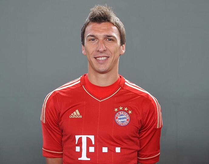MARIO MANDZUKIC: Ist die erste Alternative für Gomez &ndash; auch weil Rückkehrer Claudio Pizarro immer wieder mit körperlichen Wehwehchen kämpft. &bdquo;Mario Madzukic hat sich als einzige Spitze gut behauptet und durchgesetzt&rdquo;, sagte Heynckes.