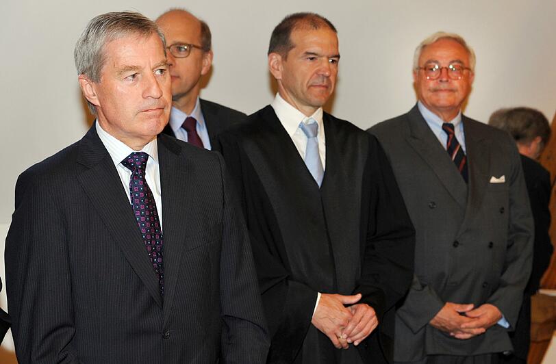 Der damalige Deutsche-Bank-Vorstand Jürgen Fitschen (l) und der ehemalige Vorstandsvorsitzende, Rolf Breuer (r), mussten bereits 2011 im Justizpalast in München erscheinen.