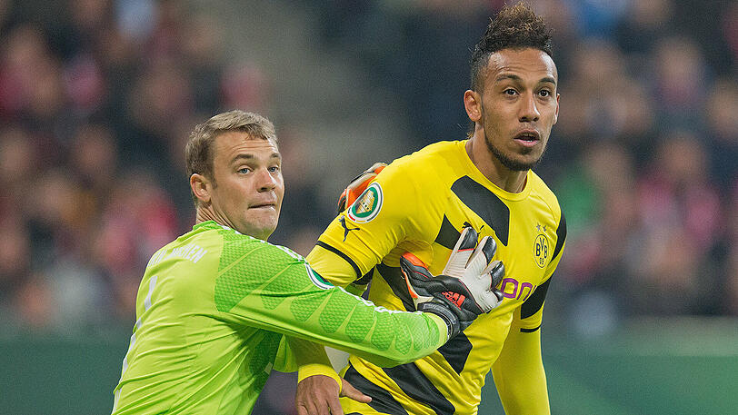 Borussia Dortmund - hier Torjäger Pierre-Emerick Aubameyang und Bayern-Keeper Manuel Neuer - beendet die Triple-Träume der Bayern im Elfmeterkrimi. Aubameyang und Robert Lewandowski trafen in der regulären Spielzeit.