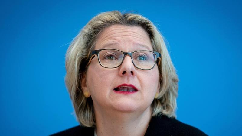 Svenja Schulze ist Bundesministerin für Umwelt, Naturschutz und nukleare Sicherheit. Svenja Schulze ist Bundesministerin für Umwelt, Naturschutz und nukleare Sicherheit.