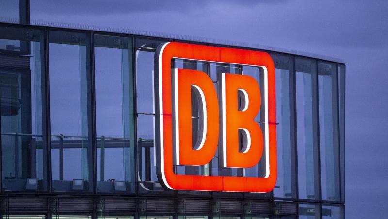 Die Bahn-Zentrale am Potsdamer Platz in Berlin. Die Bahn-Zentrale am Potsdamer Platz in Berlin.