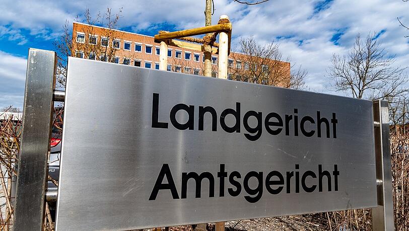 Das Landgericht Landshut hat die Klage des Jugendlichen bereits zugelassen.