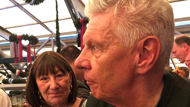 OB Dieter Reiter und seine Frau Petra (l.) nach dem Anstich im Schottenhamel-Zelt. OB Dieter Reiter und seine Frau Petra (l.) nach dem Anstich im Schottenhamel-Zelt.