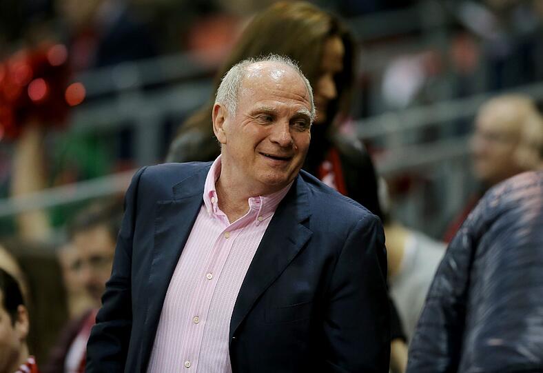 Uli Hoeneß beim Europacup-Viertelfinale gegen Galatasaray Istanbul.