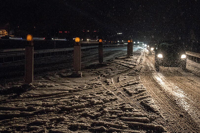 Bilder vom Donnerstagabend: Der Verkehr staut sich auf der A8.