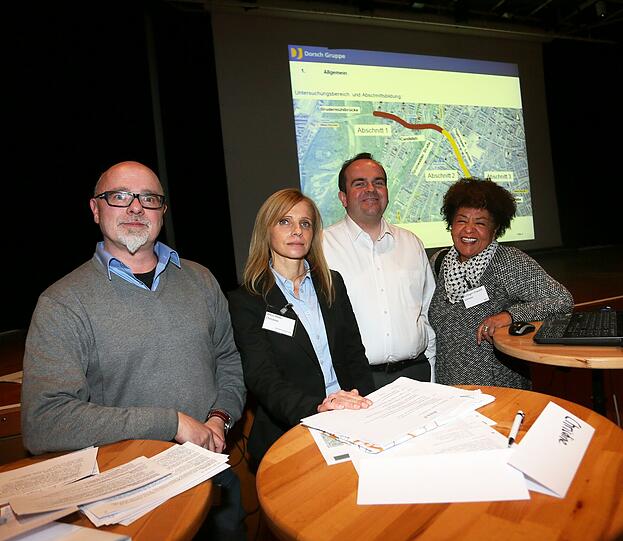 Vorstellung der Studie (v.l.): Norbert Kilger (Dorsch International Consultants), Christine Weis-Hiller (Planungsreferat), Clemens Baumgärtner und Carmen Dullinger-Oßwald (BA 18).