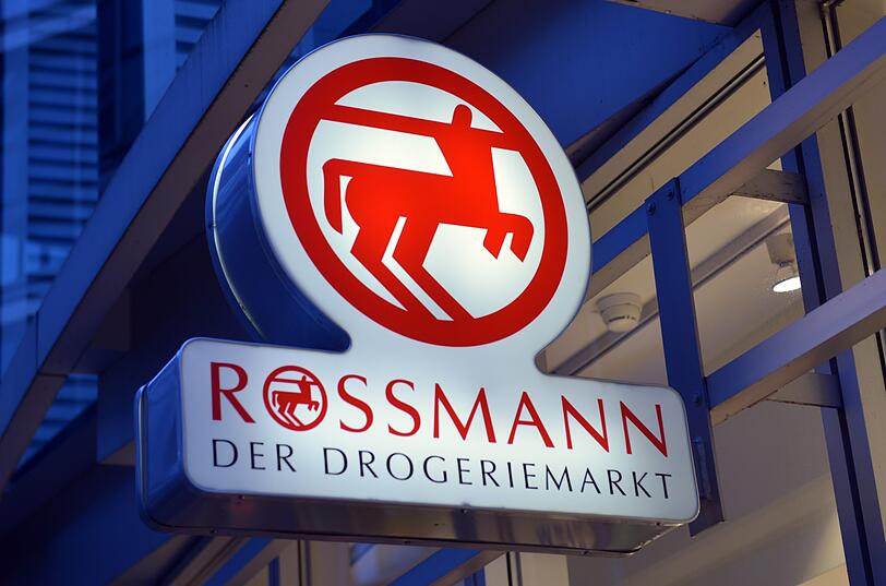 Zum Weltfrauentag: Aus Rossmann wird vorübergehend Rossfrau