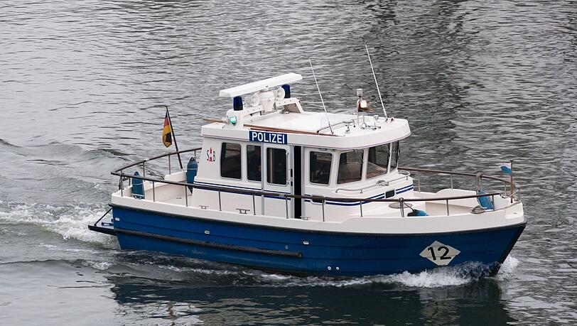 Die Wasserschutzpolizei nimmt den Unfall auf. (Symbolbild) Die Wasserschutzpolizei nimmt den Unfall auf. (Symbolbild)