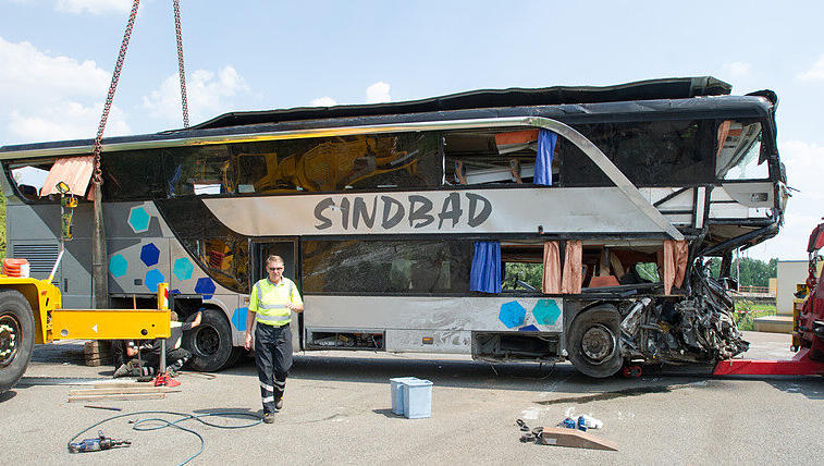 Ein verunglückter Reisebus am 19.07.2014 an der Bundesautobahn A4 bei Dresden-Neustadt (Sachsen). Ein verunglückter Reisebus am 19.07.2014 an der Bundesautobahn A4 bei Dresden-Neustadt (Sachsen).
