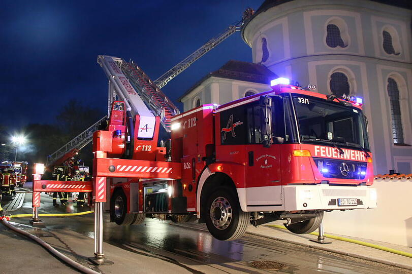 Der Altarraum und die Sakristei der katholischen Pfarrkirche St. Peter in Wörth ist am Ostersonntag durch ein Feuer zerstört worden.