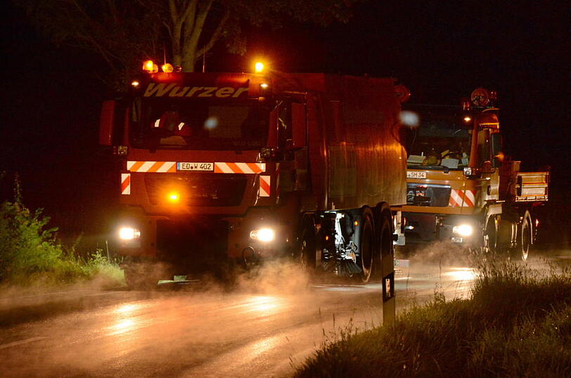 Trümmerhaufen nach Frontalcrash - die Bilder vom Unfallort zwischen Altfraunhofen und Geisenhausen.