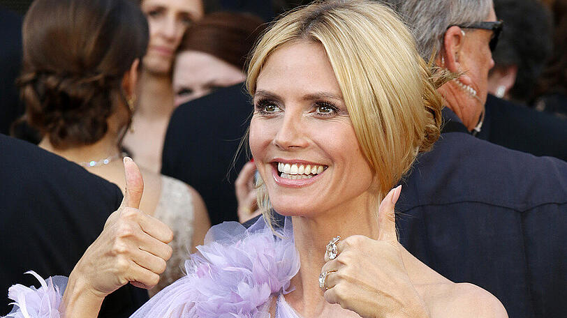 Über sich selbst lachen können wie Heidi Klum? Dafür gibt es zwei Daumen hoch