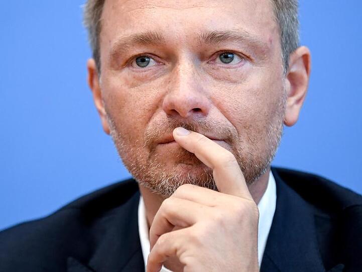 Er muss abwarten, ob seine Partei die 5-Prozent-Hürde in Thüringen wirklichgeschafft hat: FDP-Chef Christian Lindner.
