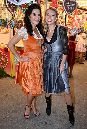Mariella Ahrens und Anna-Carina Woitschack