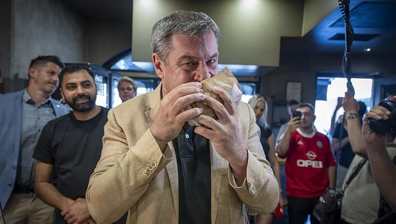 CSU-Chef und Ministerpräsident Markus Söder ist selbst ein intensiver Nutzer von X und sorgt dort passend zur Saison mit Ostereiern, Weihnachtspullis, Gesangseinlagen und anderem für Aufsehen.