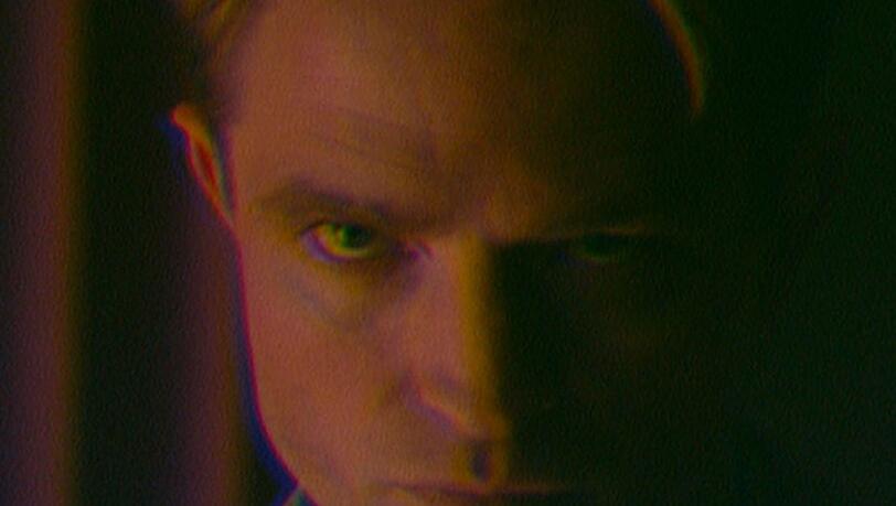 Robert Pattinson spielt die Hauptrolle im Thriller "Primetime", der die Geschichte der umstrittenen Reality-Sendung "To Catch A Predator" nacherzählt. Robert Pattinson spielt die Hauptrolle im Thriller "Primetime", der die Geschichte der umstrittenen Reality-Sendung "To Catch A Predator" nacherzählt.