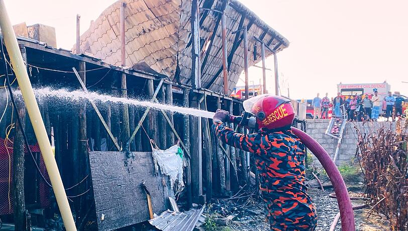Im S&uuml;dosten Bangladeschs ist eine Hotelanlage in Flammen aufgegangen.