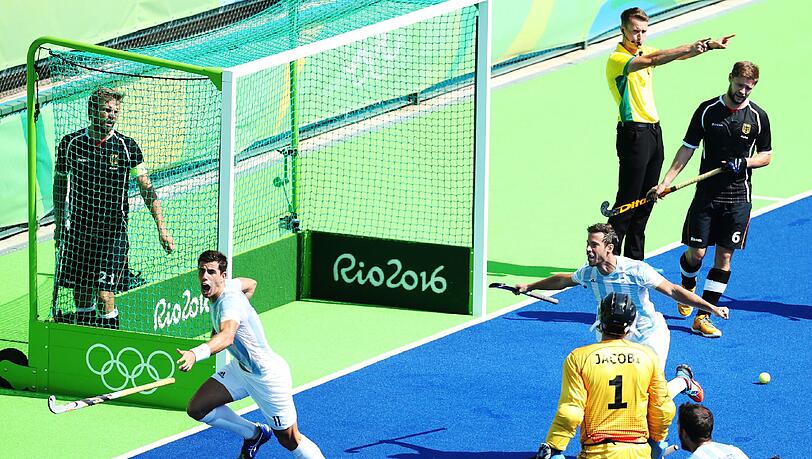 Nach der Halbfinal-Niederlage gegen Argentinien bleibt den Hockey-Herren nur noch der Kampf um Bronze. Nach der Halbfinal-Niederlage gegen Argentinien bleibt den Hockey-Herren nur noch der Kampf um Bronze.