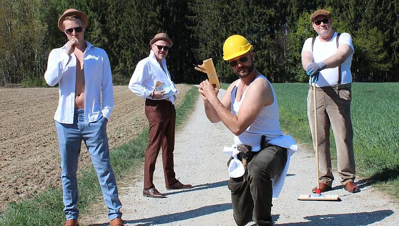 Julian Brodacz (links), Heiko Dietz, Benjamin Hirt und Konrad Adams sind die „Schmalpur-Gigolos“. Julian Brodacz (links), Heiko Dietz, Benjamin Hirt und Konrad Adams sind die „Schmalpur-Gigolos“.