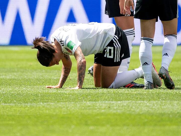 Marozsan rechter Fuß ist nach dem Spiel gegen China stark angeschwollen.