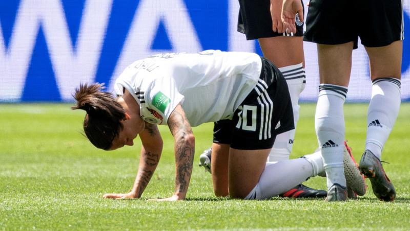 Marozsan rechter Fuß ist nach dem Spiel gegen China stark angeschwollen. Marozsan rechter Fuß ist nach dem Spiel gegen China stark angeschwollen.
