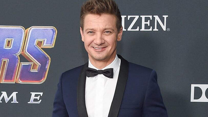 Jeremy Renner hatte am Neujahrstag einen schweren Unfall, bei dem er von einem Schneepflug überrollt wurde.