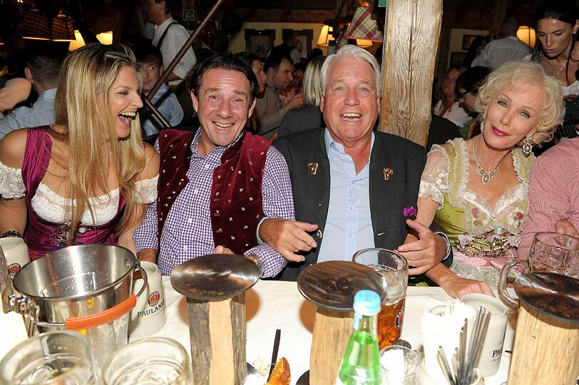 Sexy Davorka im dunklen Dirndl, Patrick Lindner feiert Geburtstag im Hippodrom: Die Bilder von der Promi-Wiesn