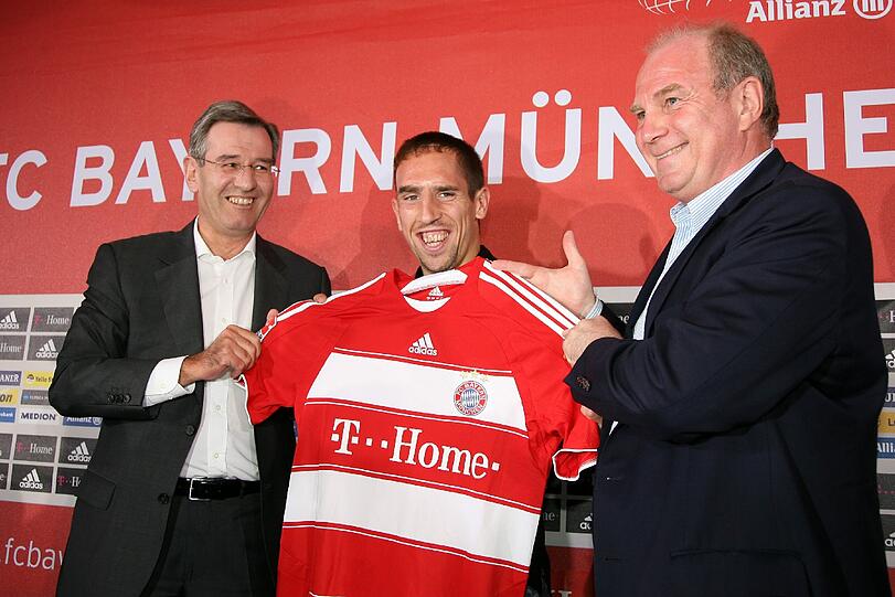 ...der Wechsel zum FC Bayern München! Den deutschen Rekordmeister plant der Franzose eigentlich nur als Durchgangsstation auf seinem Weg nach Spanien ein.