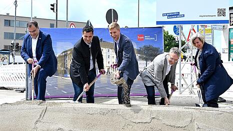 MVG-Chef Ingo Wortmann (l.), Bürgermeister Dominik Krause (Mitte), Mobilitätsreferent Georg Dunkel (r.) 2024 beim Spatenstich.