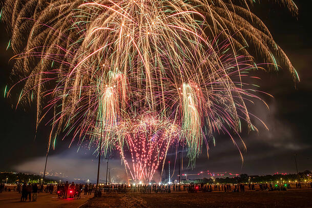 Das Feuerwerk auf dem Fr&uuml;hlingsfest geh&ouml;rt zu den gro&szlig;en H&ouml;hepunkten.