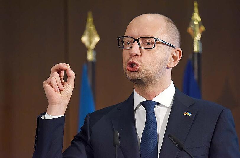 Der ukrainische Regierungschef Arseni Jazenjuk ordnete an eine Waren-Liste zu erstellen, die nicht auf die Krim geliefert werden sollten. (Archivbild)