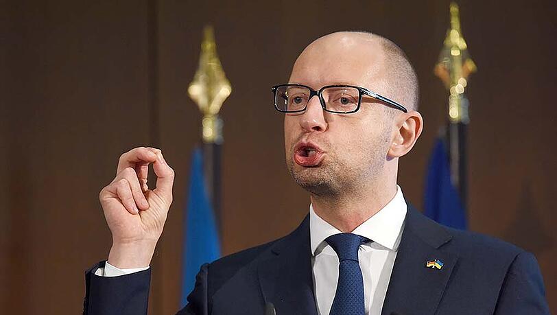 Der ukrainische Regierungschef Arseni Jazenjuk ordnete an eine Waren-Liste zu erstellen, die nicht auf die Krim geliefert werden sollten. (Archivbild) Der ukrainische Regierungschef Arseni Jazenjuk ordnete an eine Waren-Liste zu erstellen, die nicht auf die Krim geliefert werden sollten. (Archivbild)