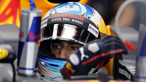 Der Australier Daniel Ricciardo verwies Sebastian Vettel im Ferrari auf Platz zwei.