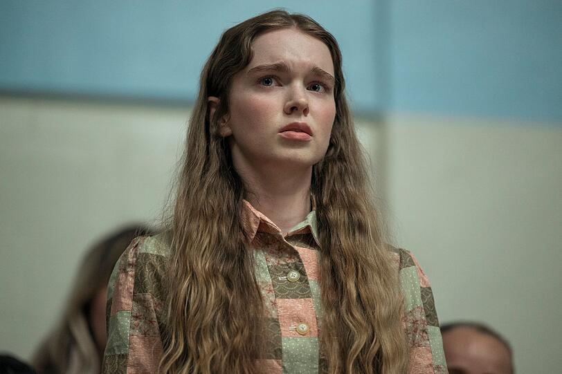 1974 erschien Stephen Kings Romandebüt "Carrie", zwei Jahre später folgte die erste von mehreren Verfilmungen mit Sissy Spacek als telekinetisch begabte 16-jährige Schulaußenseiterin. Nun hat Horrormeister Mike Flanagan ("Midnight Mass")den Stoff neu interpretiert. Für die Hauptrolle castete er die bisher unbekannte Summer H. Howell. 1974 erschien Stephen Kings Romandebüt "Carrie", zwei Jahre später folgte die erste von mehreren Verfilmungen mit Sissy Spacek als telekinetisch begabte 16-jährige Schulaußenseiterin. Nun hat Horrormeister Mike Flanagan ("Midnight Mass")den Stoff neu interpretiert. Für die Hauptrolle castete er die bisher unbekannte Summer H. Howell.