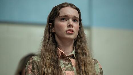 1974 erschien Stephen Kings Romandeb&uuml;t "Carrie", zwei Jahre sp&auml;ter folgte die erste von mehreren Verfilmungen mit Sissy Spacek als telekinetisch begabte 16-j&auml;hrige Schulau&szlig;enseiterin. Nun hat Horrormeister Mike Flanagan ("Midnight Mass")den Stoff neu interpretiert. F&uuml;r die Hauptrolle castete er die bisher unbekannte Summer H. Howell.