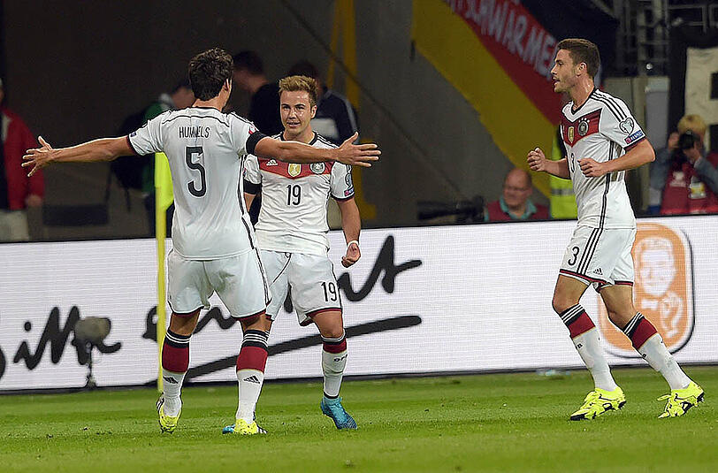 Die DFB-Elf gewinnt das wichtige EM-Qualispiel gegen Polen mit 3:1 und ist jetzt ganz nah dran an der Europameisterschafts-Teilnahme. Die Bilder.
