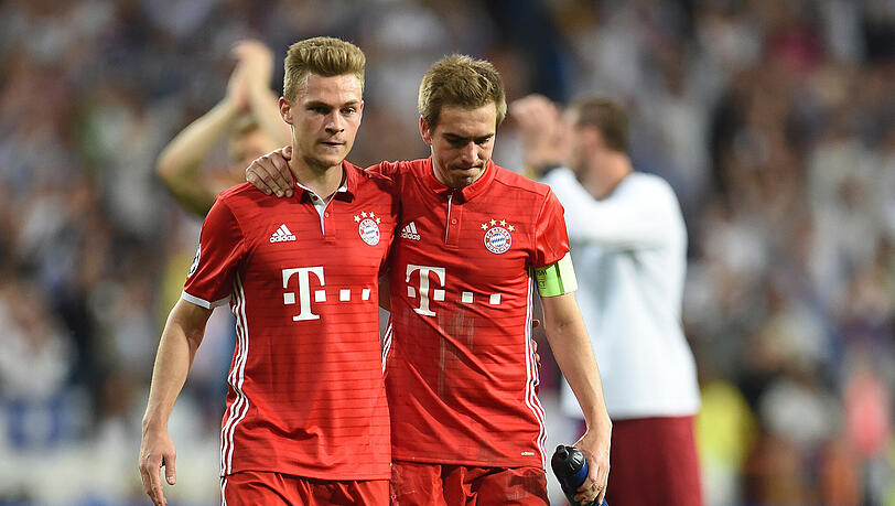 Der alte und der neue Rechtsverteidiger der Bayern: Philipp Lahm (r.) und Joshua Kimmich. Der alte und der neue Rechtsverteidiger der Bayern: Philipp Lahm (r.) und Joshua Kimmich.