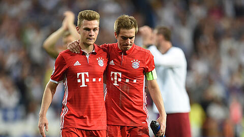 Der alte und der neue Rechtsverteidiger der Bayern: Philipp Lahm (r.) und Joshua Kimmich.