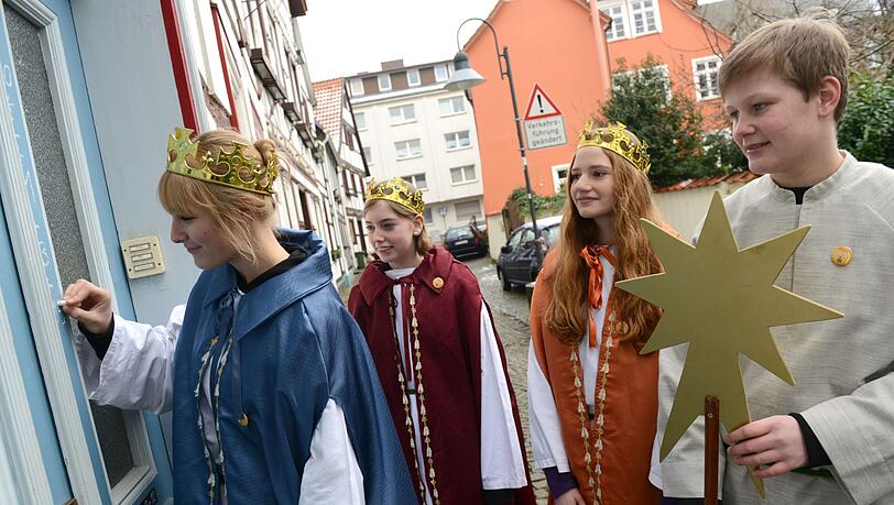 Sternsinger malen heuer am 6. Januar "20*C+M+B*18" an die Haustüre.