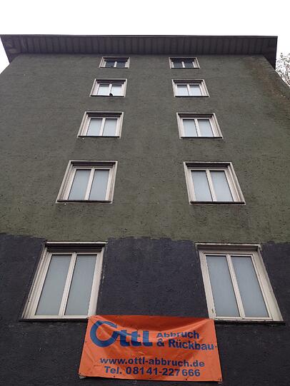 &bdquo;Es macht einen sprachlos, dass die Stadt im Zentrum Wohnraum ungenutzt lässt&ldquo;: Um das grüne Haus am Altstadtring in der Pestalozzistraße entbrennt ein politischer Streit.