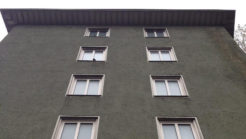 „Es macht einen sprachlos, dass die Stadt im Zentrum Wohnraum ungenutzt lässt“: Um das grüne Haus am Altstadtring in der Pestalozzistraße entbrennt ein politischer Streit. „Es macht einen sprachlos, dass die Stadt im Zentrum Wohnraum ungenutzt lässt“: Um das grüne Haus am Altstadtring in der Pestalozzistraße entbrennt ein politischer Streit.