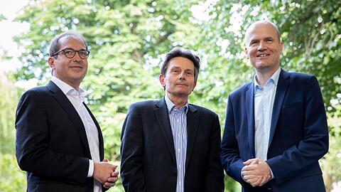 Gruppenbild: Rolf Mützenich (m.), kommissarischer Vorsitzender der SPD-Bundestagsfraktion, Ralph Brinkhaus (r.), Vorsitzender der CDU/CSU-Bundestagsfraktion, und Alexander Dobrindt, CSU-Landesgruppenchef.