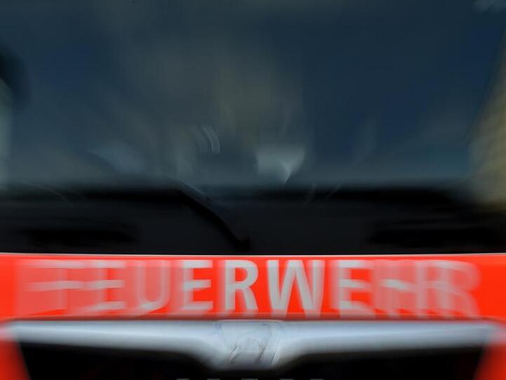 Blick auf einen Einsatzwagen der Feuerwehr. Foto: Britta Pedersen/Archivbild