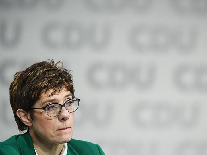 Nach dem Sieg von Annegret Kramp-Karrenbauer erhält die Union bei der "Sonntagsfrage" mehr Zuspruch.