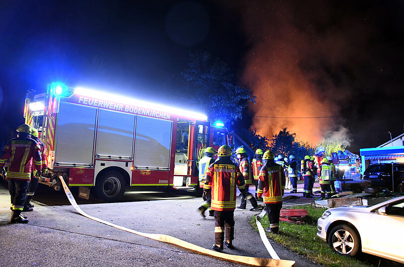 Das Feuer zerstörte die Scheune eines Dreiseithofs in  Oberrammelsberg in der Gemeinde Wurmsham.
