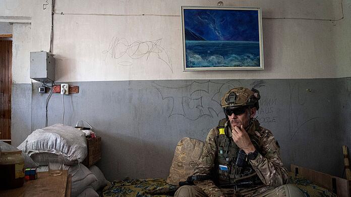 Ein ukrainischer Soldat des Khartia-Bataillons in Charkiw.