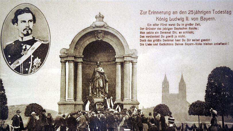 Geheuchelte Erinnerung: Das 1910 errichtete, 1942 eingeschmolzene und 1969 abschließend beseitigte Denkmal für Ludwig II. an der Corneliusbrücke auf einer zeitgenössischen Postkarte. Heute steht dort der erhaltene Kopf auf einer Säule, die Reste des Denkmals befinden sich im städtischen Steinlager. Geheuchelte Erinnerung: Das 1910 errichtete, 1942 eingeschmolzene und 1969 abschließend beseitigte Denkmal für Ludwig II. an der Corneliusbrücke auf einer zeitgenössischen Postkarte. Heute steht dort der erhaltene Kopf auf einer Säule, die Reste des Denkmals befinden sich im städtischen Steinlager.