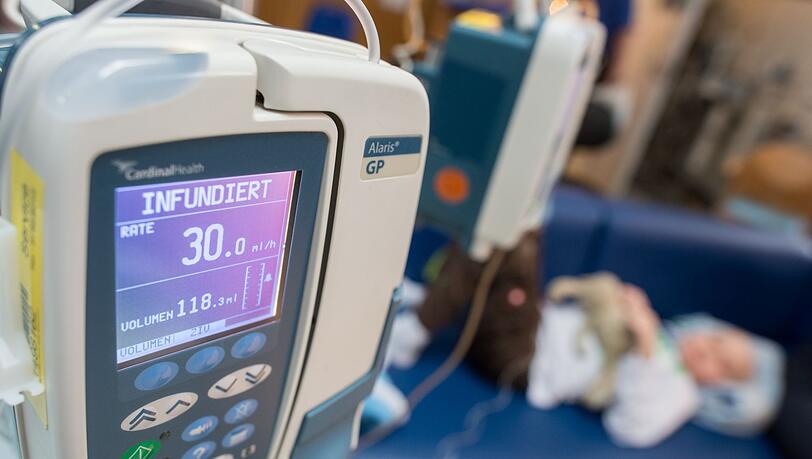 Bei einer Chemotherapie sollen Medikamente verhindern, dass Krebszellen sich teilen und somit vermehren. Bei einer Chemotherapie sollen Medikamente verhindern, dass Krebszellen sich teilen und somit vermehren.